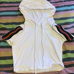 White crop hood,Gucci colored stripes on sleeves